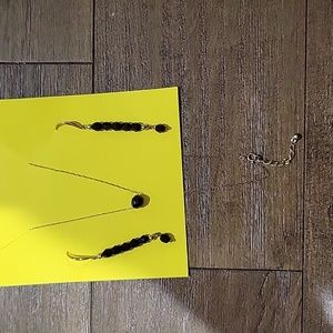 Necklace w/ matching earrings